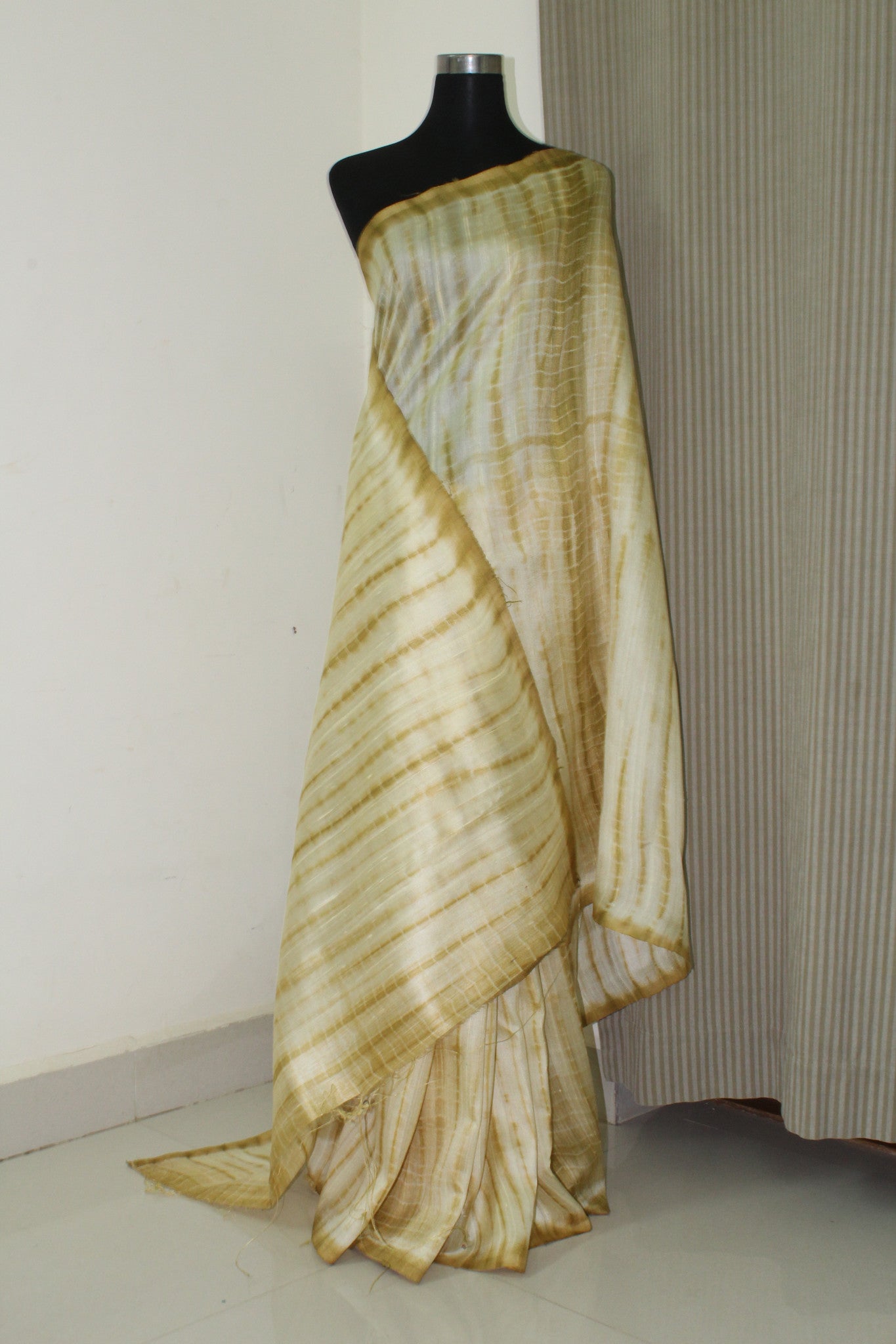 Pure raw silk saree, pure silk saree, tie and dye saree , tie and dye raw silk saree, shibori saree online.