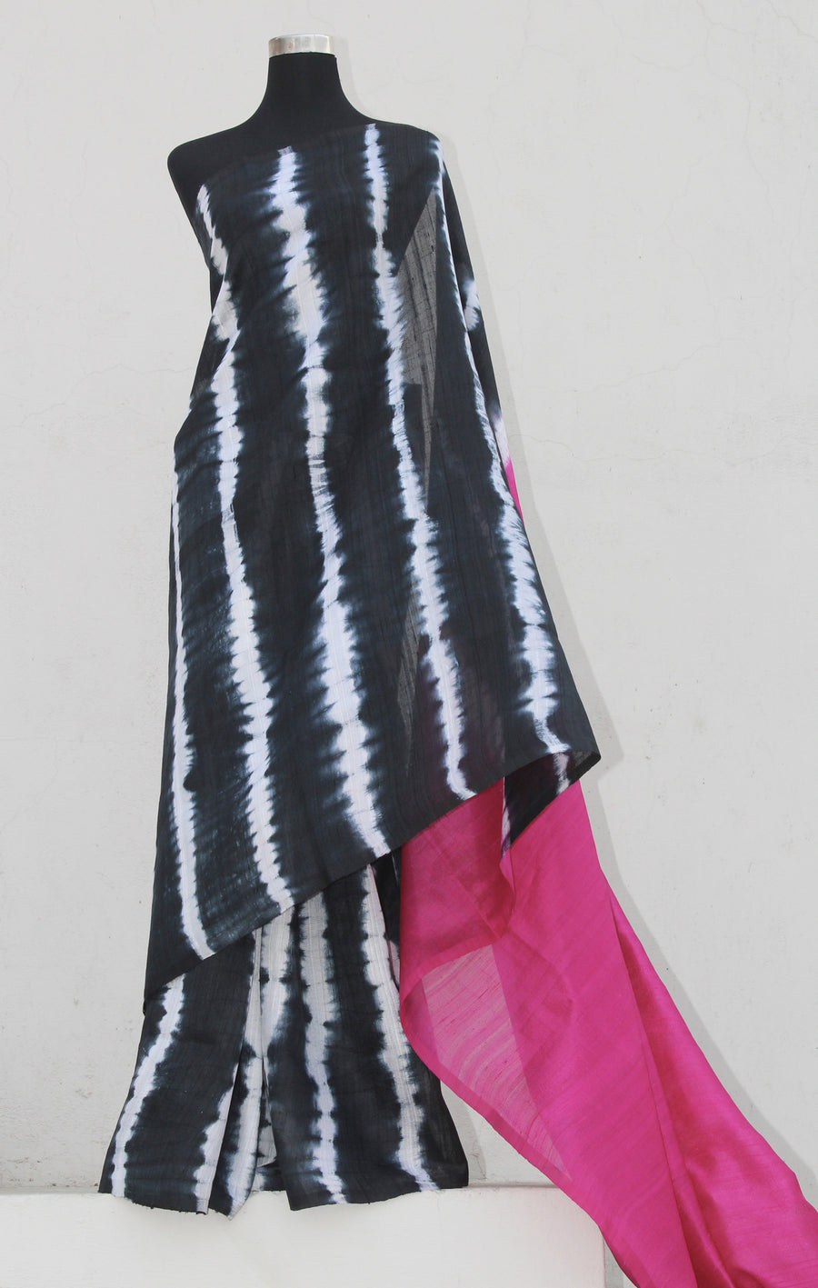 Leheriya pure raw silk saree with pink pallu