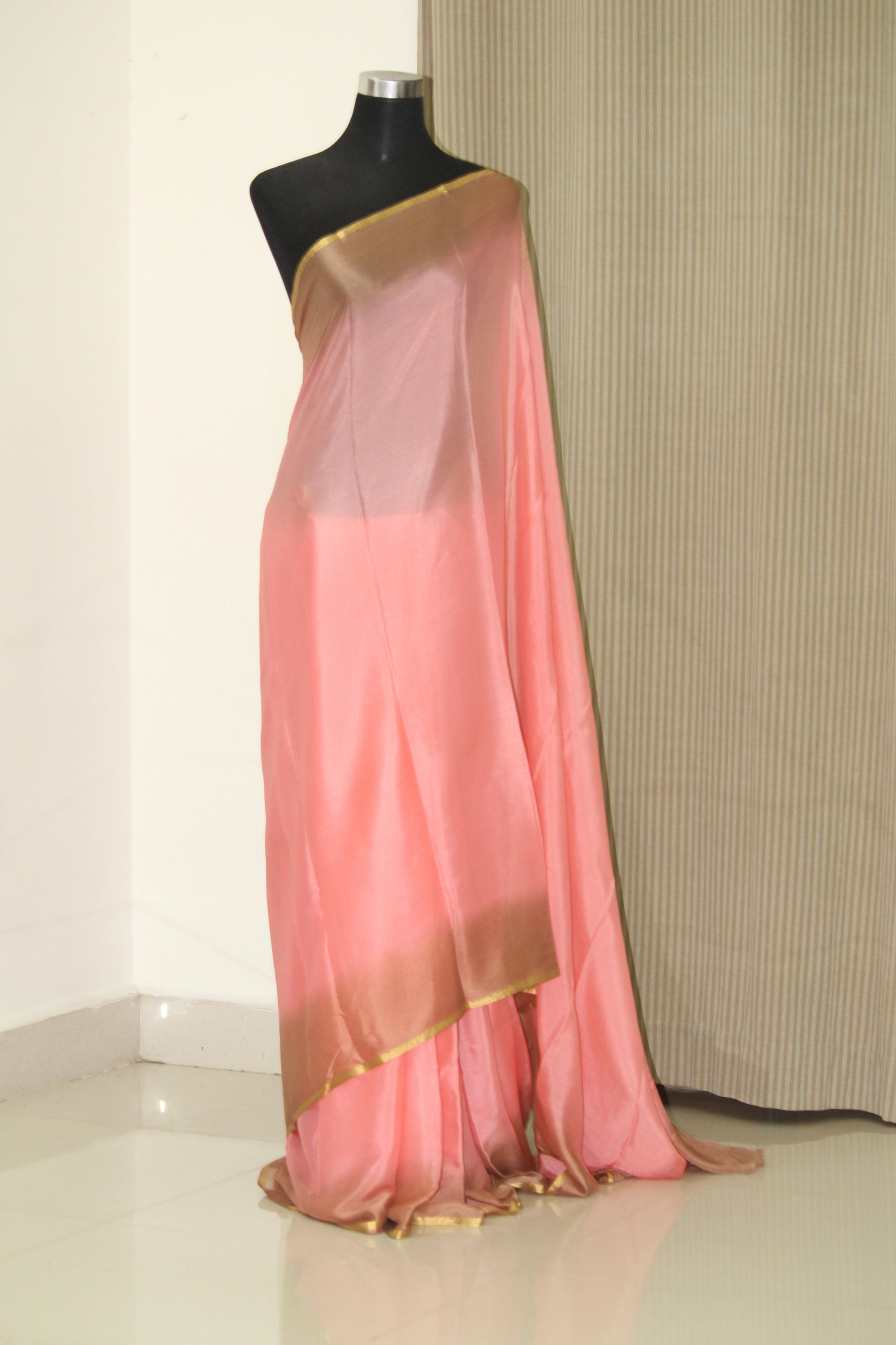 Buy chiffon sarees online at the best price. Buy pure silk chiffon saree. You can buy pure silk sarees from akrithi with silk mark. At akrithi you can get any colour saree of your choice as we dye based on order. Our dyeing is done by the best dyers, using quality and azo free dye. We have plain saree and tie and dye saree and shibori saree. Silk saree online shopping. Buy tie and dye, shibori and leheriya sarees online.