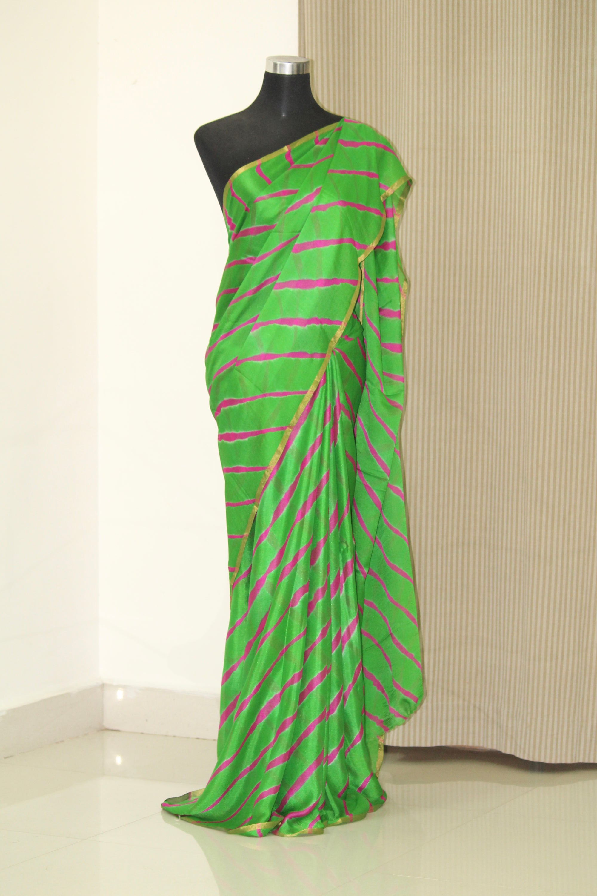 Buy chiffon sarees online at the best price. Buy pure silk chiffon saree. You can buy pure silk sarees from akrithi with silk mark. At akrithi you can get any colour saree of your choice as we dye based on order. Our dyeing is done by the best dyers, using quality and azo free dye. We have plain saree and tie and dye saree and shibori saree. Silk saree online shopping. Buy tie and dye, shibori and leheriya sarees online.