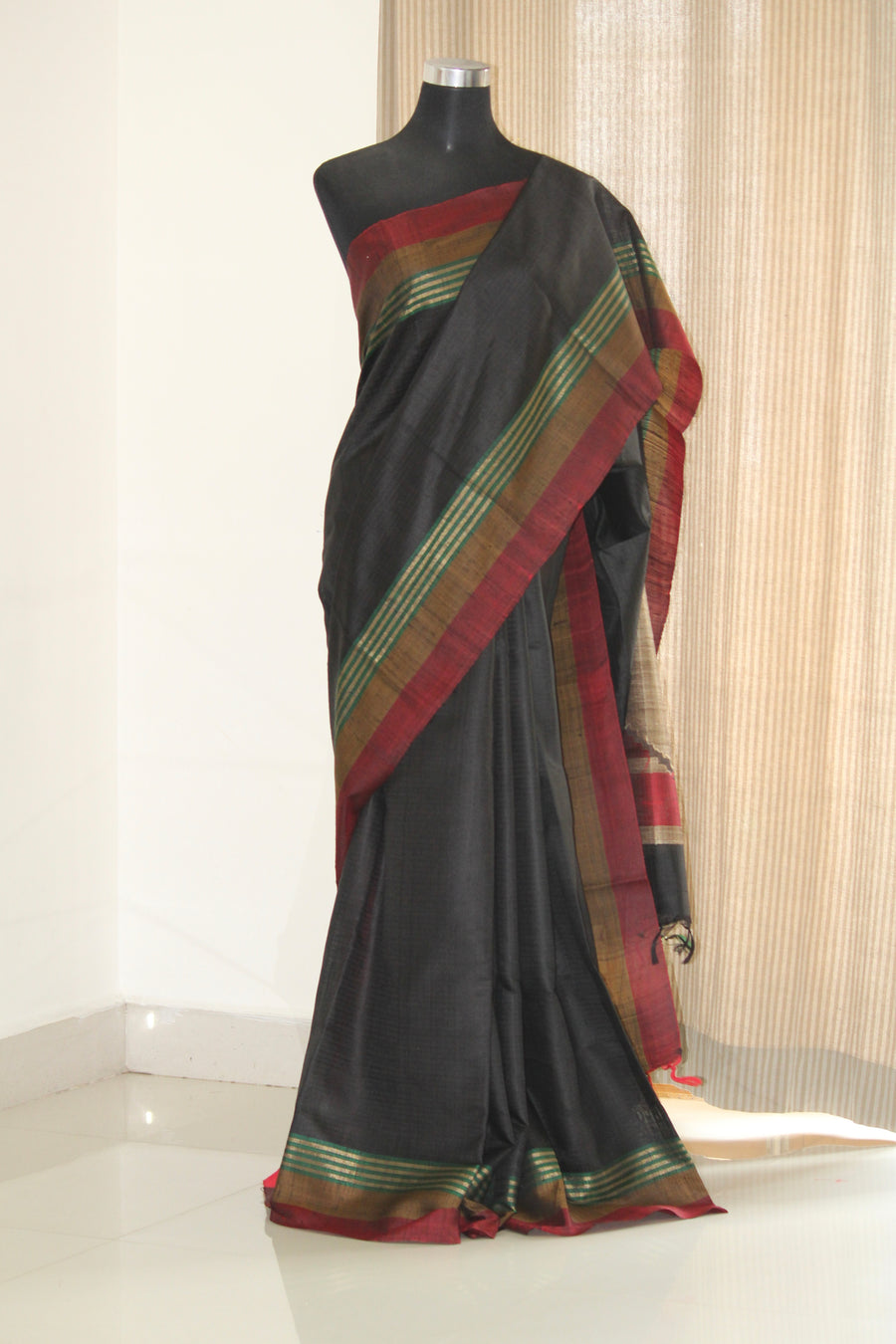 Handloom pure raw silk saree with contrast border