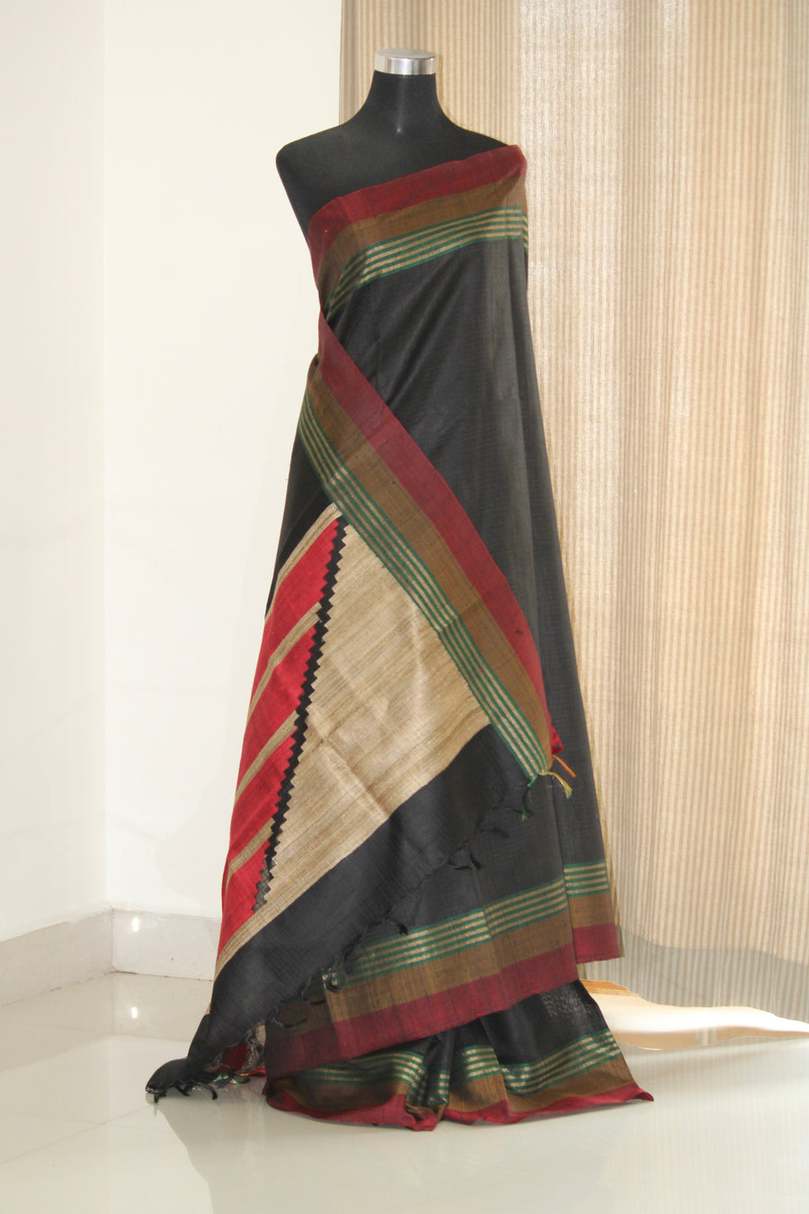 Handloom pure raw silk saree with contrast border