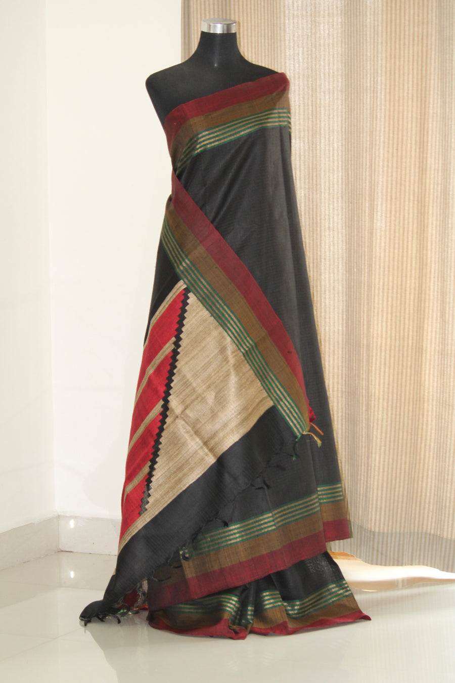 Handloom pure raw silk saree with contrast border