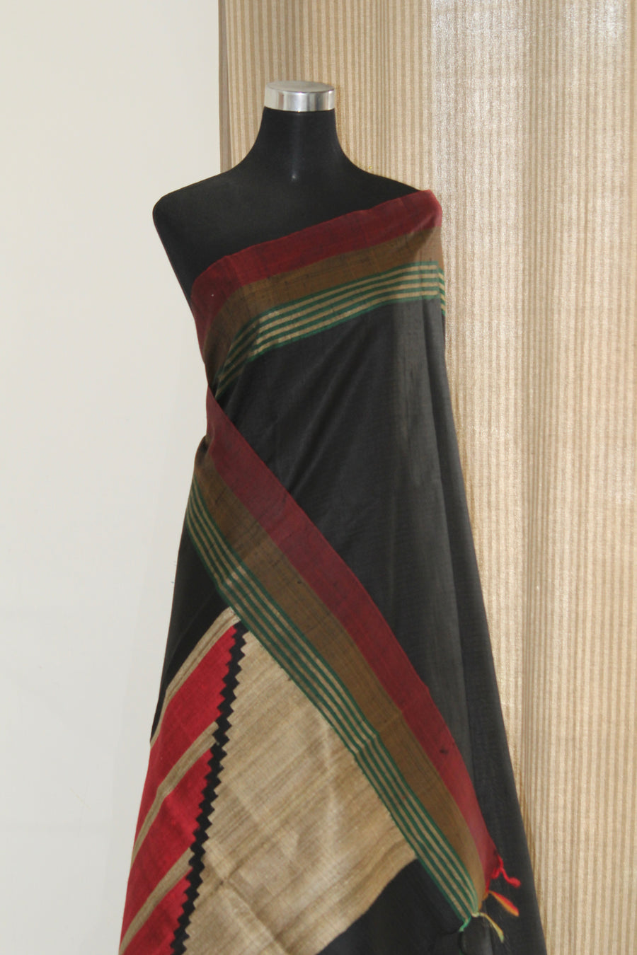 Handloom pure raw silk saree with contrast border